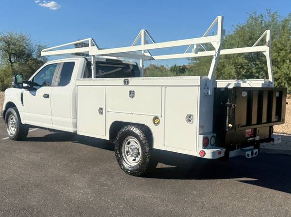 2018 Ford, dovoz USA — foto 3 z 9