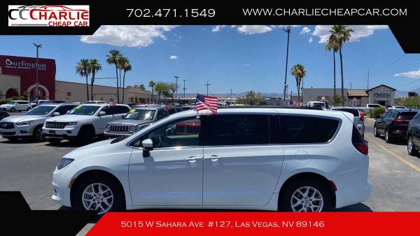 2021 Chrysler, dovoz USA — foto 2 z 12