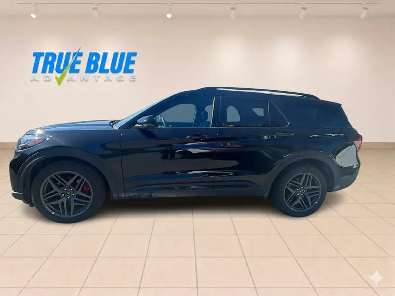 2026 Ford Explorer ST 400a, černá, dovoz Kanada — foto 2 z 12