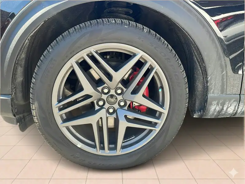 2026 Ford Explorer ST 400a, černá, dovoz Kanada — foto 9 z 12