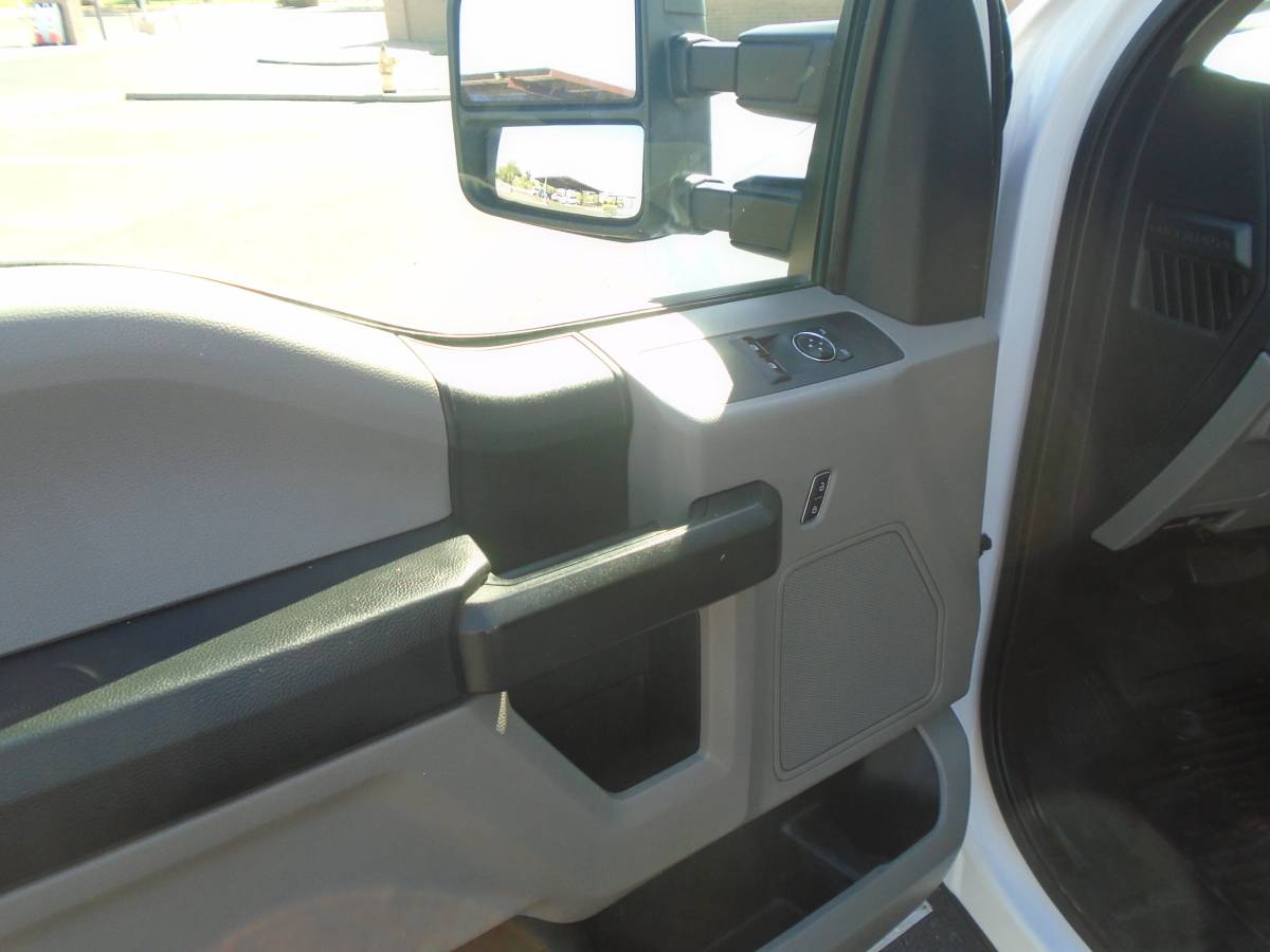 2019 Ford, dovoz USA — foto 12 z 12
