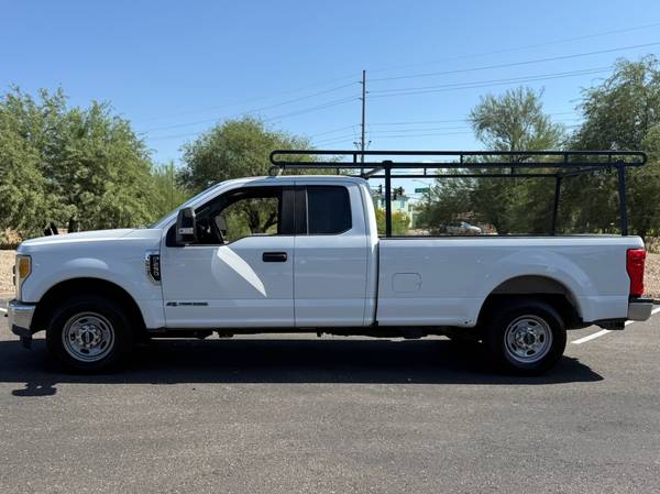 2017 Ford, dovoz USA — foto 2 z 9