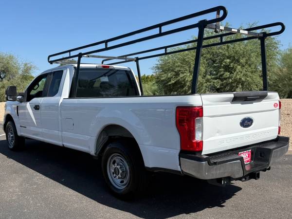 2017 Ford, dovoz USA — foto 3 z 9