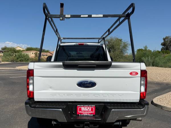 2017 Ford, dovoz USA — foto 4 z 9