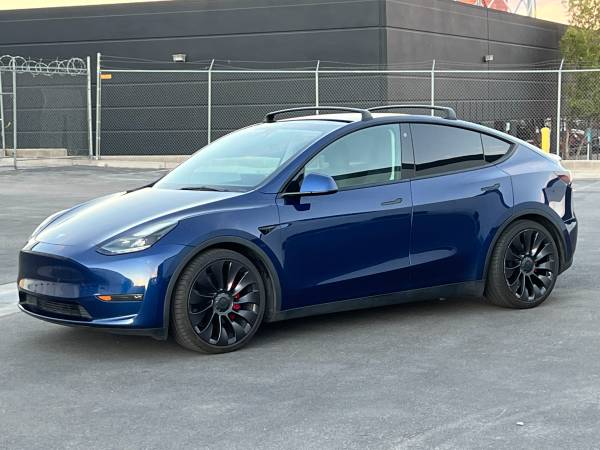 2021 Tesla, dovoz USA — foto 2 z 12