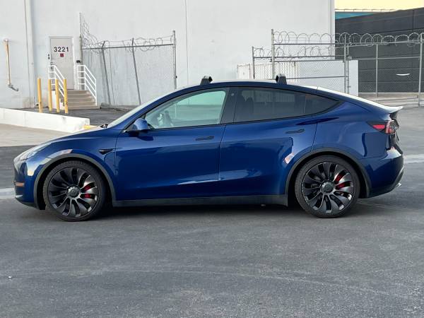 2021 Tesla, dovoz USA — foto 3 z 12