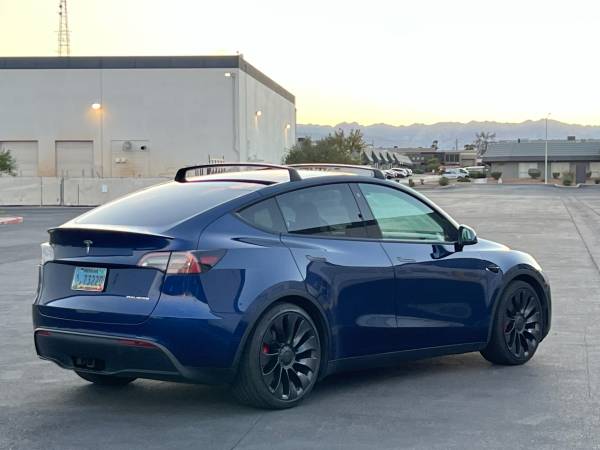 2021 Tesla, dovoz USA — foto 6 z 12