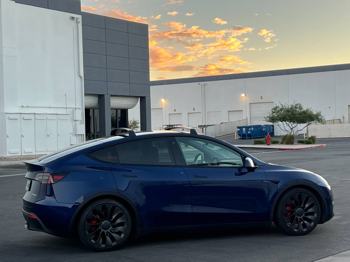 2021 Tesla, dovoz USA — foto 7 z 12