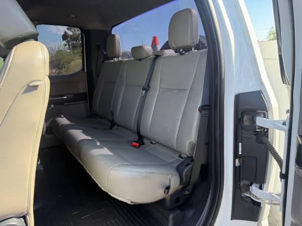 2022 Ford, dovoz USA — foto 8 z 9