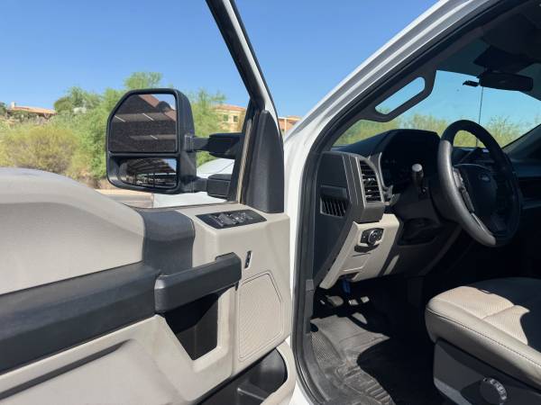 2022 Ford, dovoz USA — foto 9 z 9