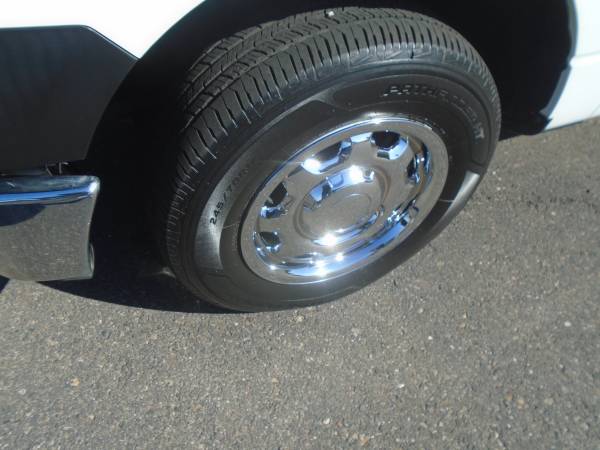 2011 Ford, dovoz USA — foto 9 z 12