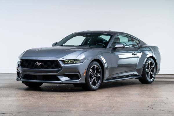 2025 Ford, dovoz USA — foto 3 z 12
