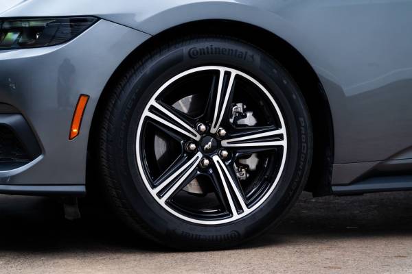 2025 Ford, dovoz USA — foto 4 z 12