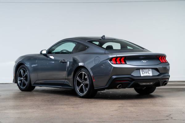 2025 Ford, dovoz USA — foto 5 z 12