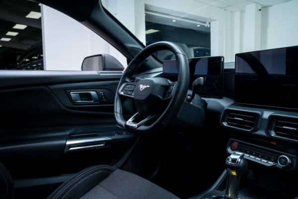 2025 Ford, dovoz USA — foto 8 z 12