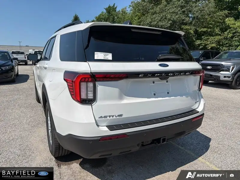 2026 Ford Explorer Active, bílá, 50 km, dovoz Kanada — foto 11 z 12