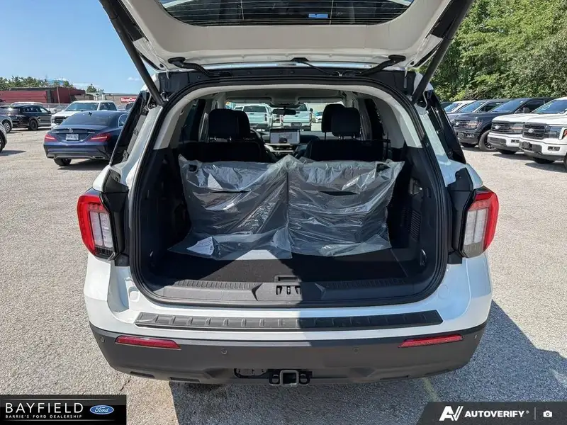 2026 Ford Explorer Active, bílá, 50 km, dovoz Kanada — foto 12 z 12