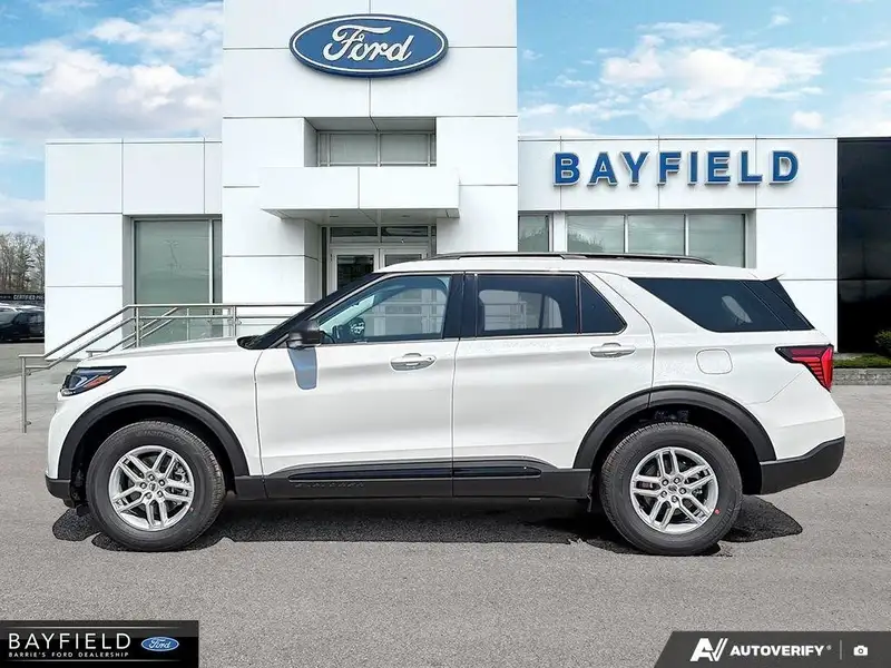 2026 Ford Explorer Active, bílá, 50 km, dovoz Kanada — foto 3 z 12