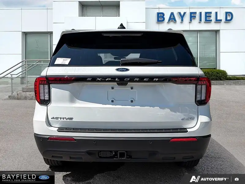 2026 Ford Explorer Active, bílá, 50 km, dovoz Kanada — foto 5 z 12
