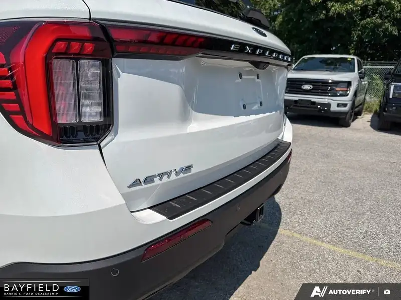 2026 Ford Explorer Active, bílá, 50 km, dovoz Kanada — foto 7 z 12
