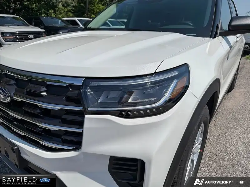 2026 Ford Explorer Active, bílá, 50 km, dovoz Kanada — foto 8 z 12