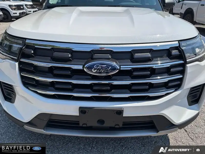 2026 Ford Explorer Active, bílá, 50 km, dovoz Kanada — foto 9 z 12