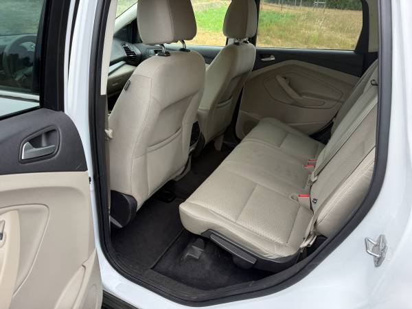 2017 Ford, dovoz USA — foto 2 z 11
