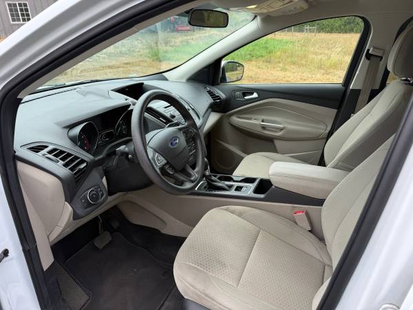 2017 Ford, dovoz USA — foto 3 z 11