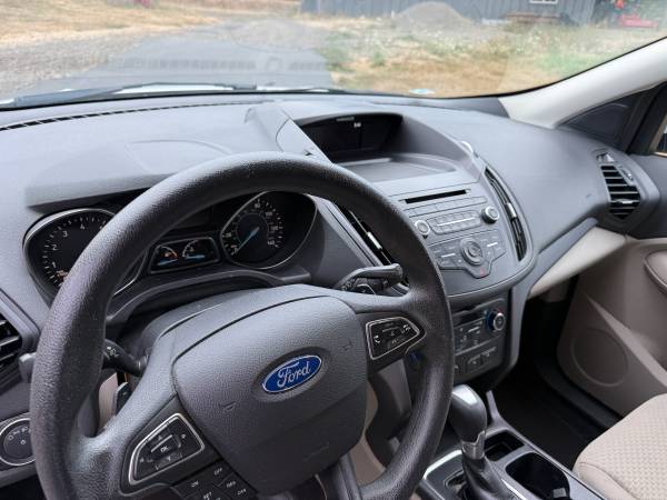 2017 Ford, dovoz USA — foto 4 z 11