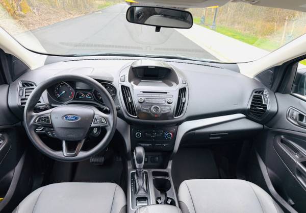 2017 Ford, dovoz USA — foto 10 z 12
