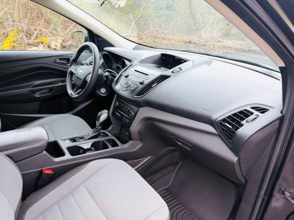 2017 Ford, dovoz USA — foto 12 z 12