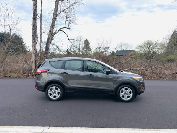 2017 Ford, dovoz USA — foto 6 z 12