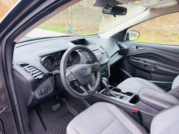2017 Ford, dovoz USA — foto 8 z 12