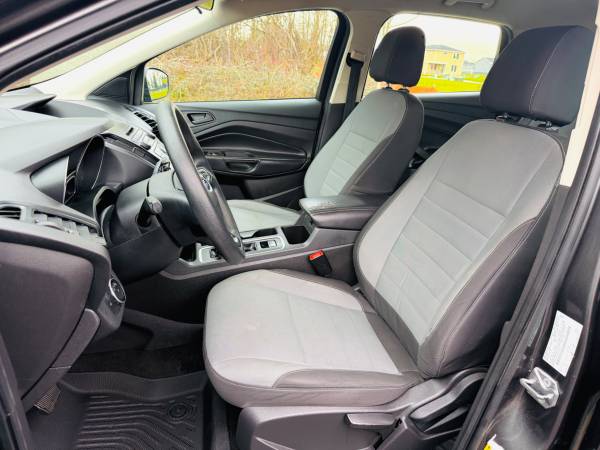 2017 Ford, dovoz USA — foto 9 z 12