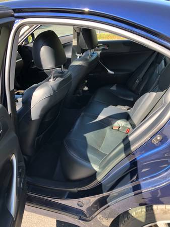 2011 Lexus, dovoz USA — foto 12 z 12