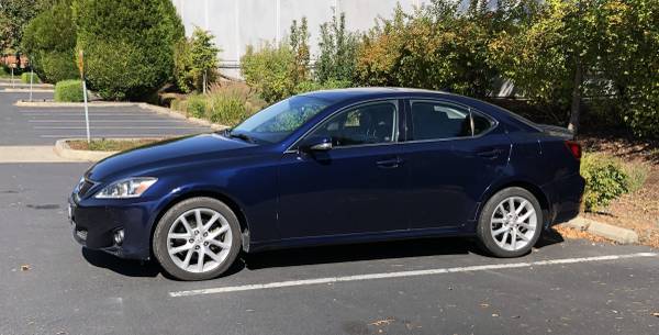2011 Lexus, dovoz USA — foto 3 z 12