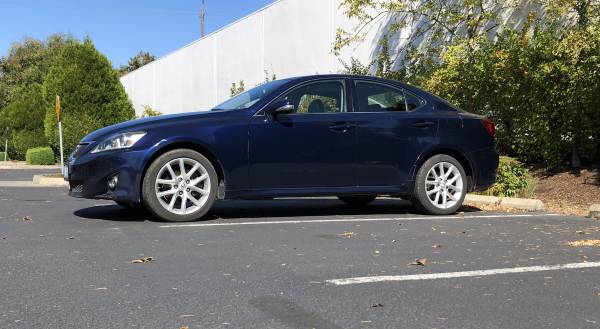 2011 Lexus, dovoz USA — foto 4 z 12