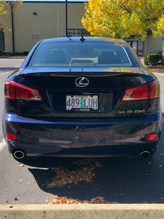 2011 Lexus, dovoz USA — foto 5 z 12