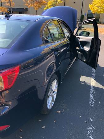 2011 Lexus, dovoz USA — foto 8 z 12