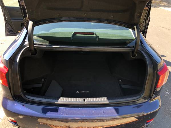 2011 Lexus, dovoz USA — foto 9 z 12