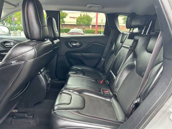 2019 Jeep, dovoz USA — foto 11 z 12