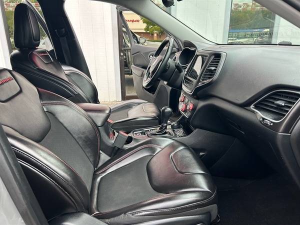 2019 Jeep, dovoz USA — foto 12 z 12
