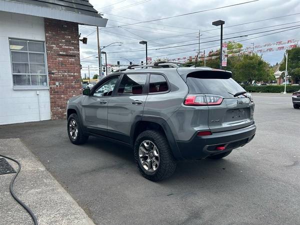 2019 Jeep, dovoz USA — foto 5 z 12