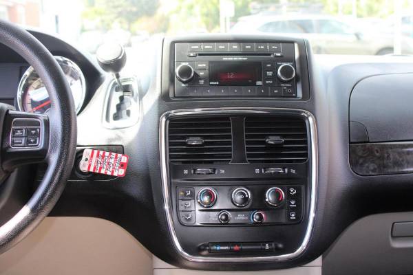 2016 Dodge, dovoz USA — foto 10 z 12