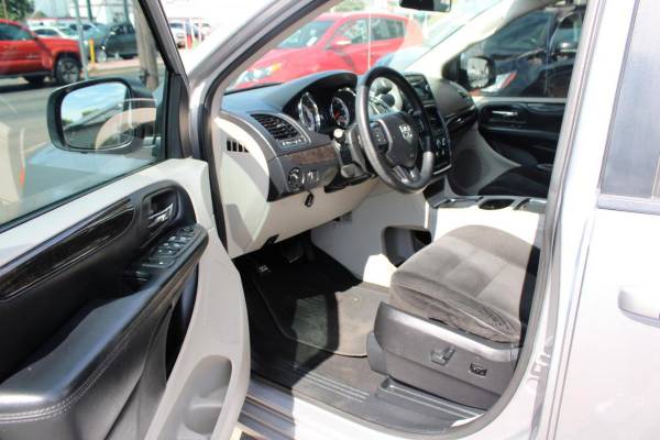 2016 Dodge, dovoz USA — foto 12 z 12