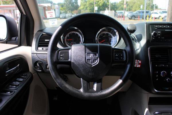 2016 Dodge, dovoz USA — foto 9 z 12