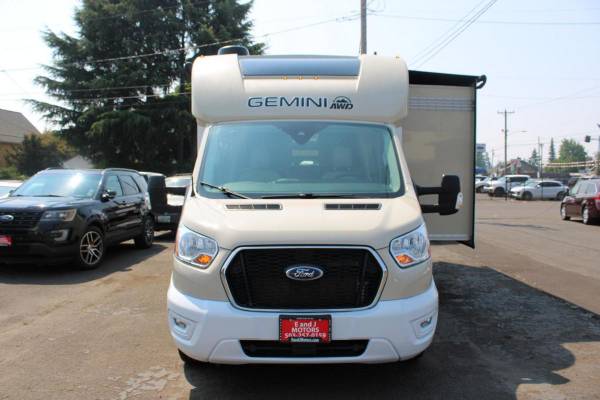 2021 Ford, dovoz USA — foto 2 z 12