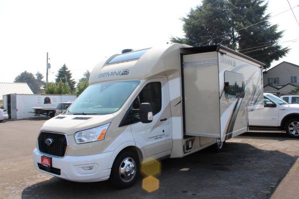 2021 Ford, dovoz USA — foto 4 z 12