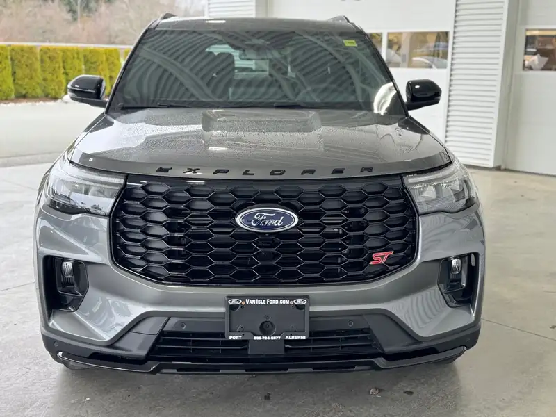 2026 Ford Explorer ST, šedá, 7 km, dovoz Kanada — foto 2 z 12