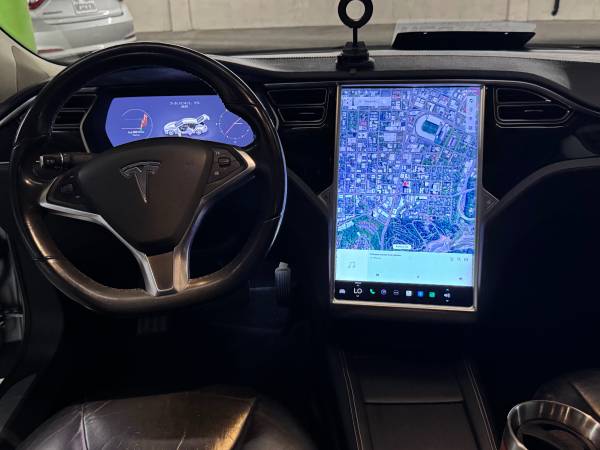 Tesla, dovoz USA — foto 10 z 12